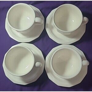 Set Of 4 Vintage Pfaltzgraff Heritage White Cups And saucers. EUC